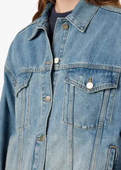THE OVERSIZED JACKET
